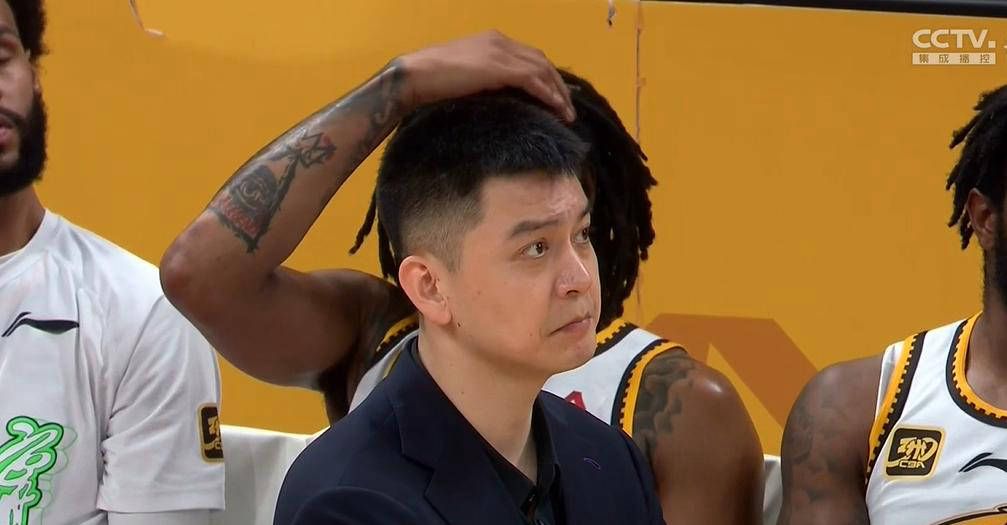球队突破困境，迎来胜利曙光