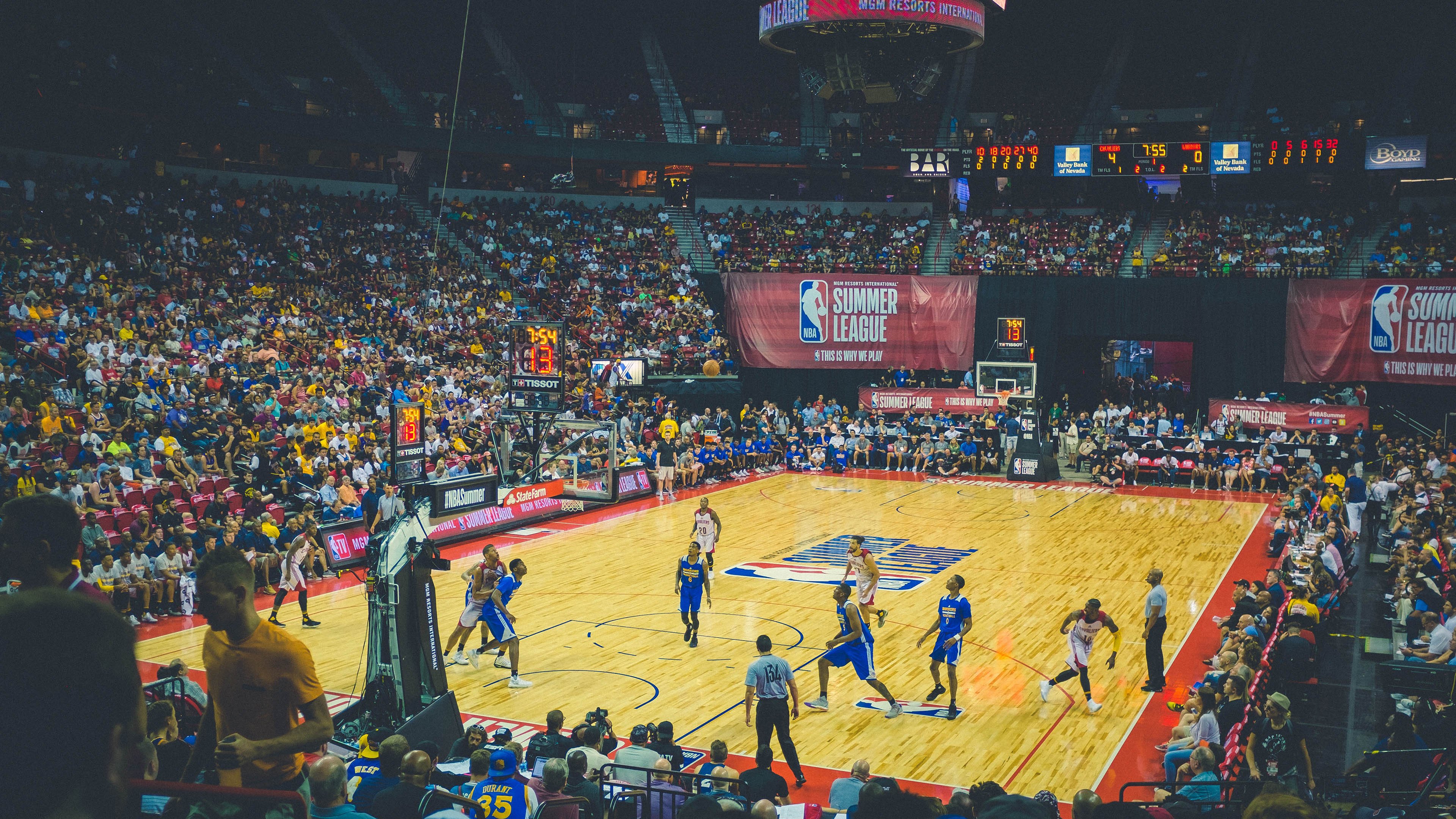 篮球赛场焦点！葡萄牙队对阵荷兰队，豪门翻车，赛后引发巨大争议